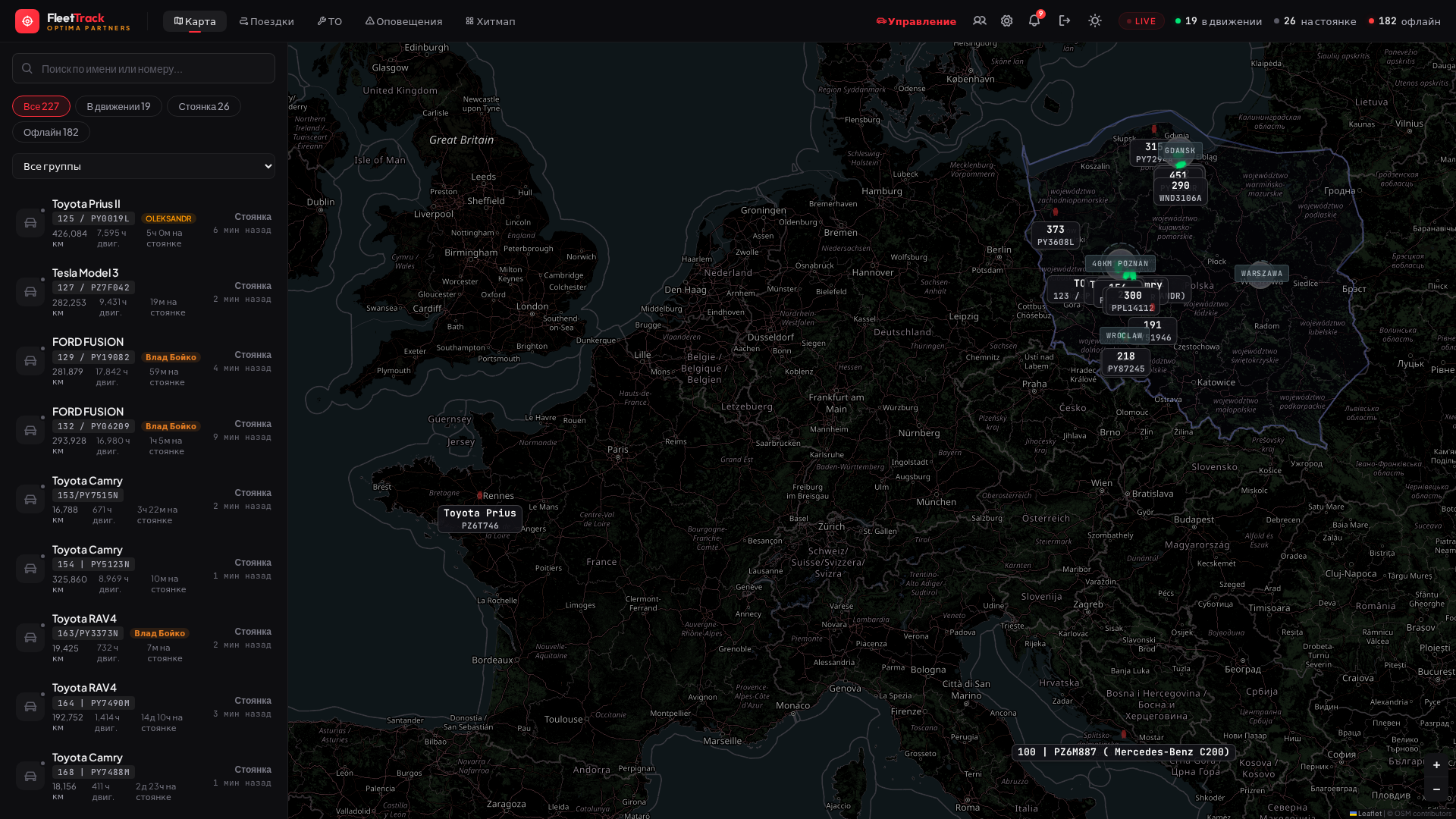 FleetTrack dashboard showing real-time fleet tracking on a map